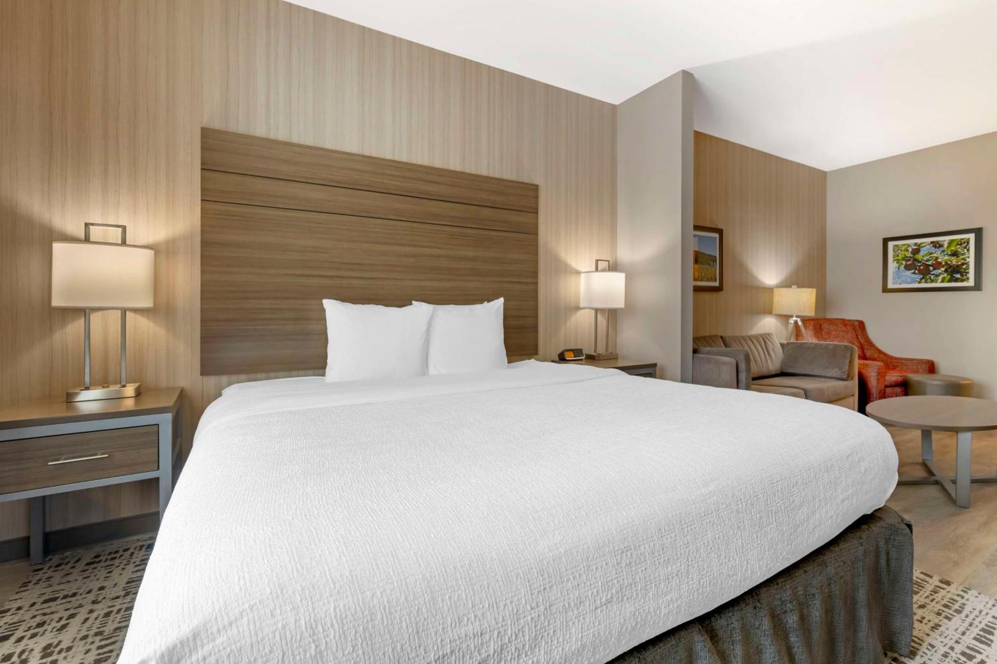 Western Lacrescent - Lacrosse Hotel