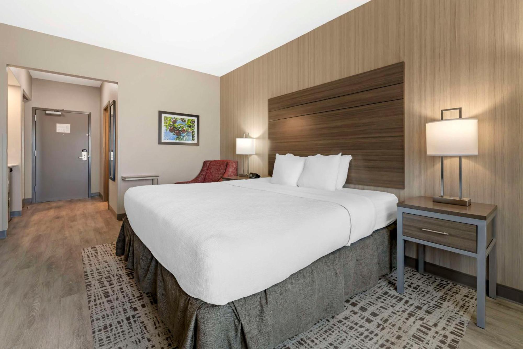 Western Lacrescent - Lacrosse Hotel